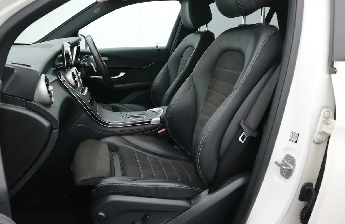 2020-mercedes-benz-glc-class-20d-glc220d-amg-line-station-wagon-5d-4matic-plus-big-14