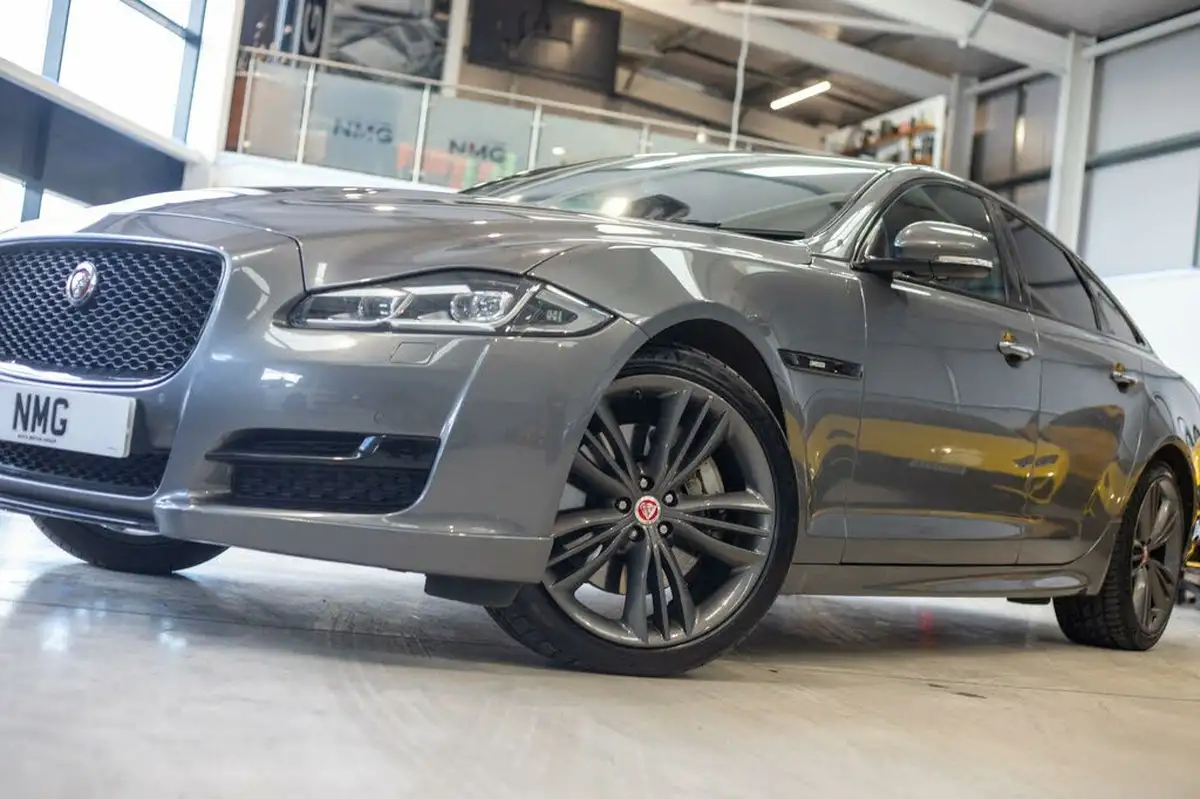 2015-jaguar-xj-series-30td-xj-r-sport-big-5