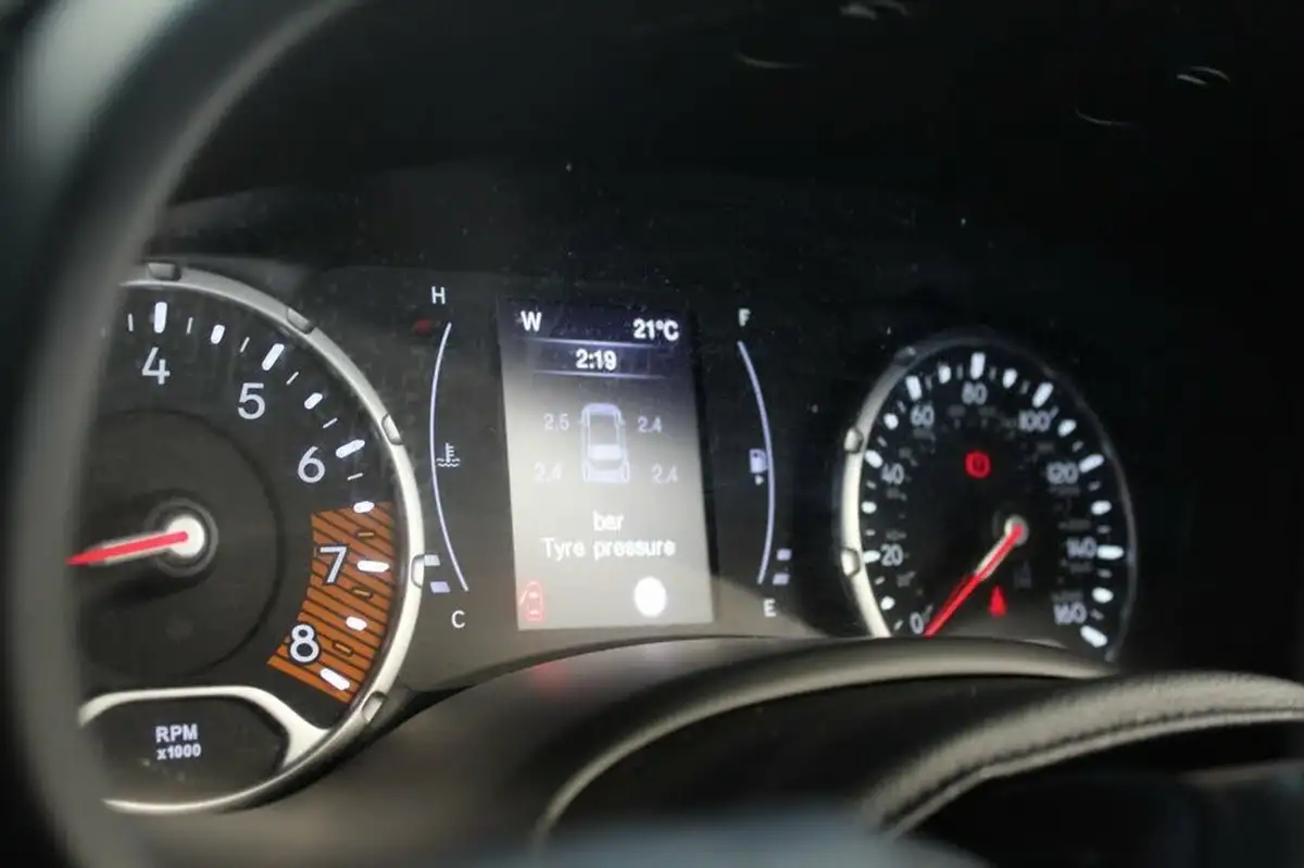 2021-jeep-renegade-10-gse-longitude-big-39