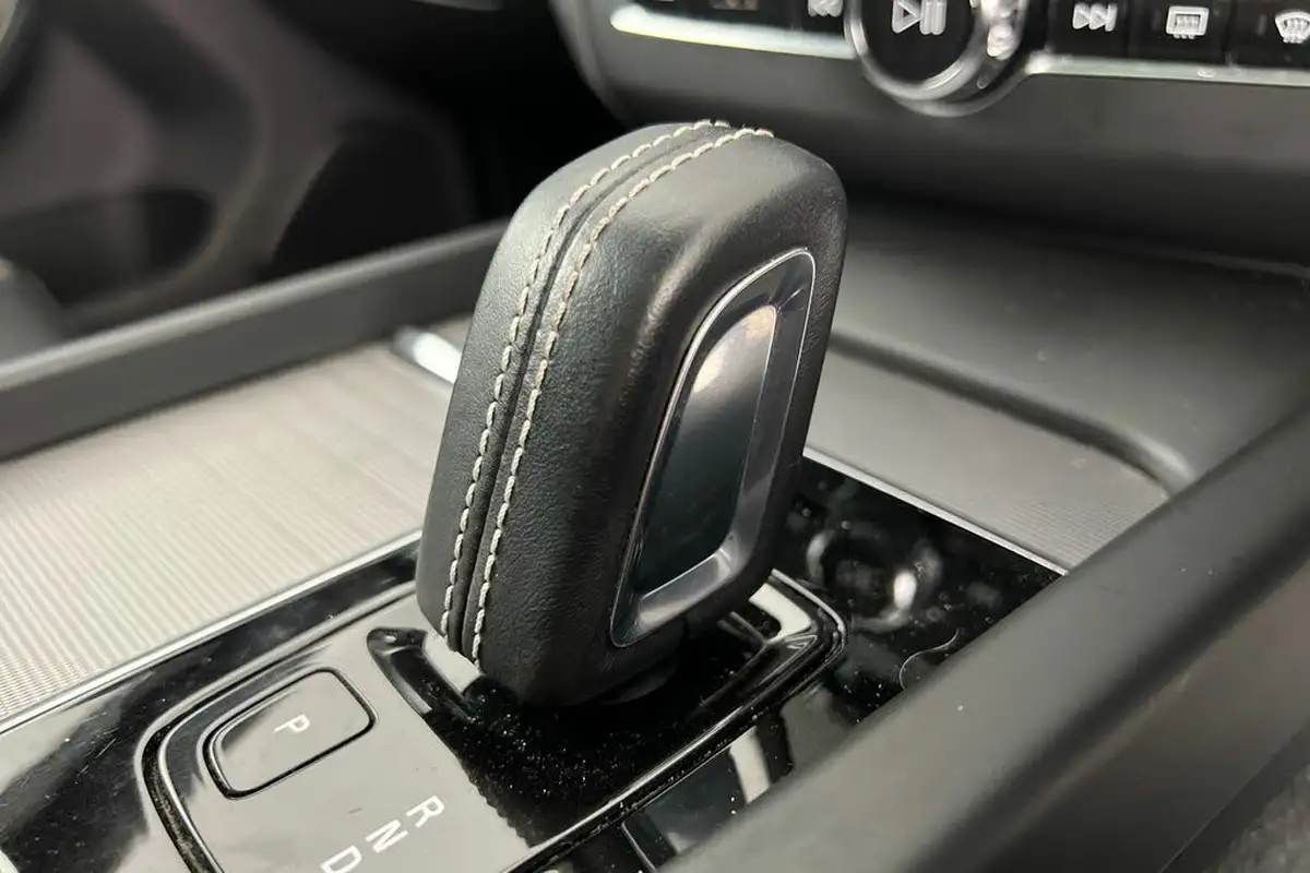 2020-volvo-xc60-20-t8-r-design-big-12