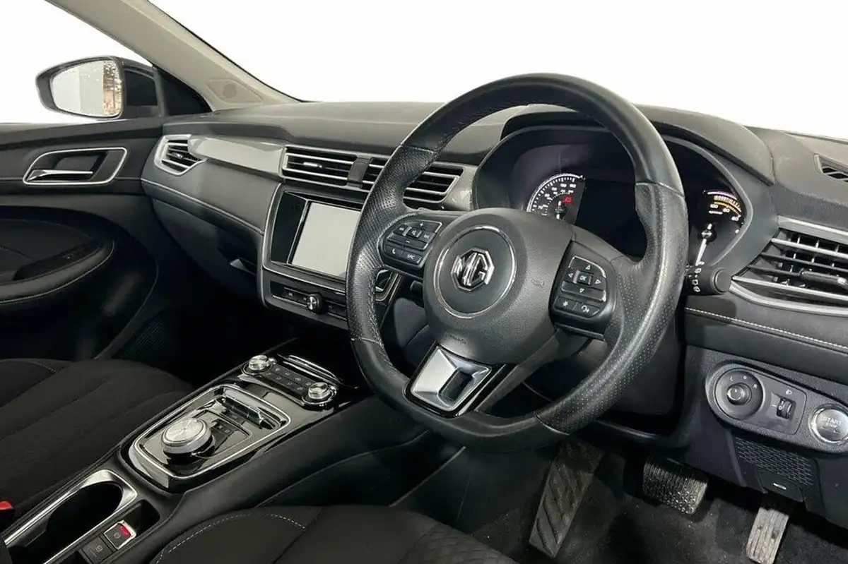 2021-mg-mg5-e-excite-ev-big-6