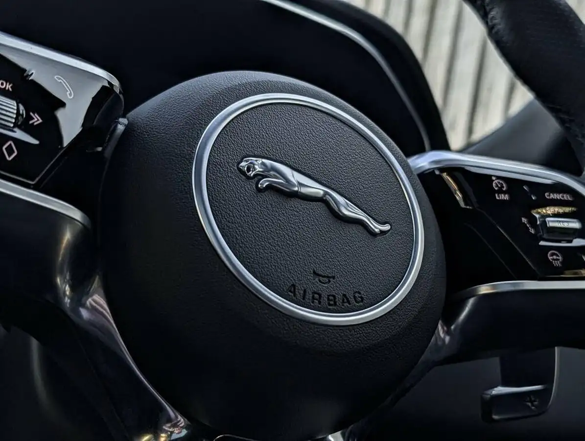 2023-jaguar-f-pace-20-d200-r-dynamic-black-big-32
