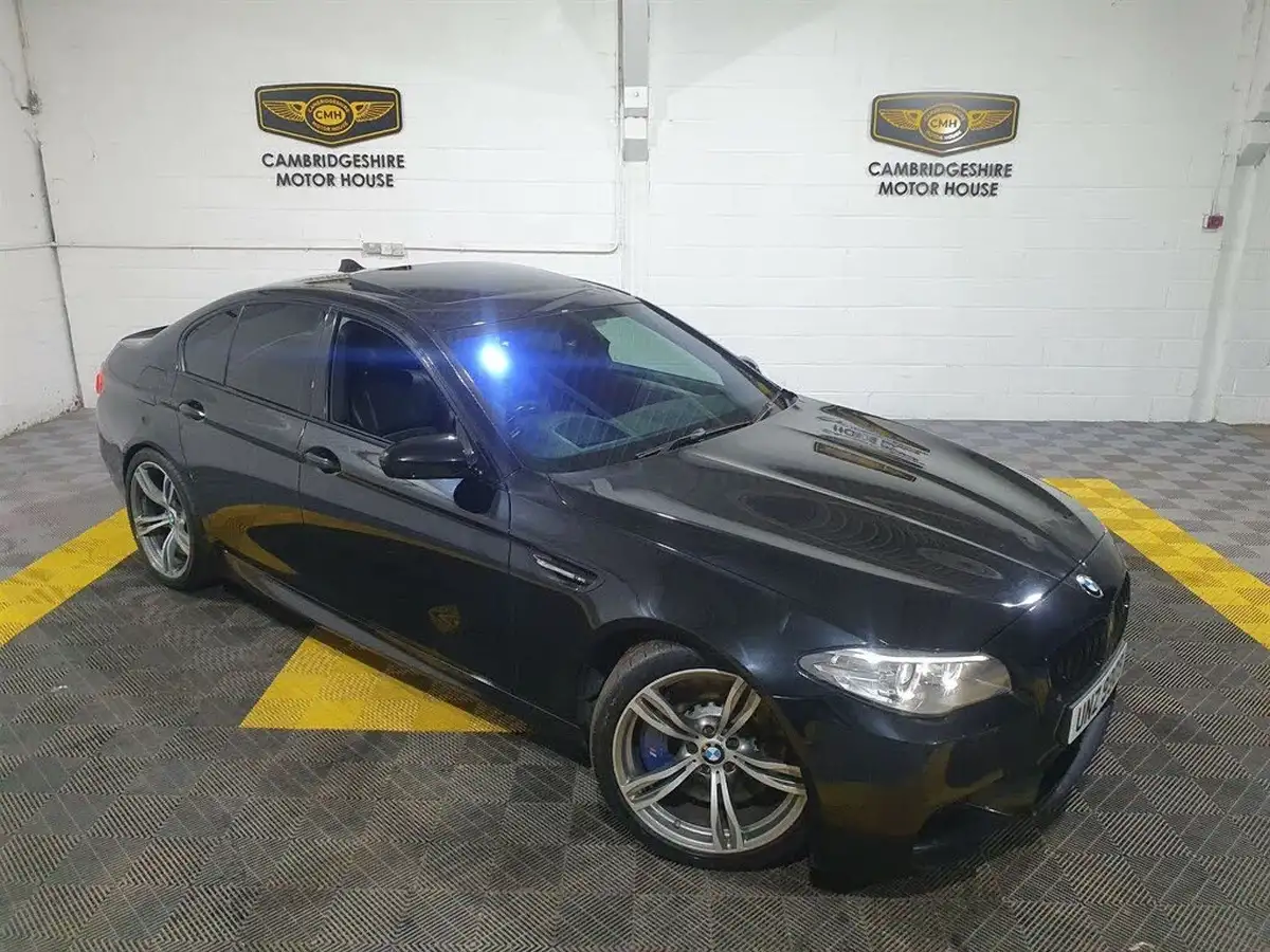 2013-bmw-5-series-44-m5-big-17