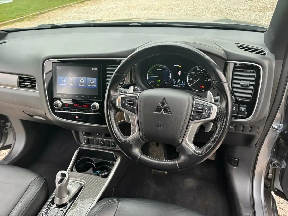 2020-mitsubishi-outlander-24-dynamic-phev-big-20