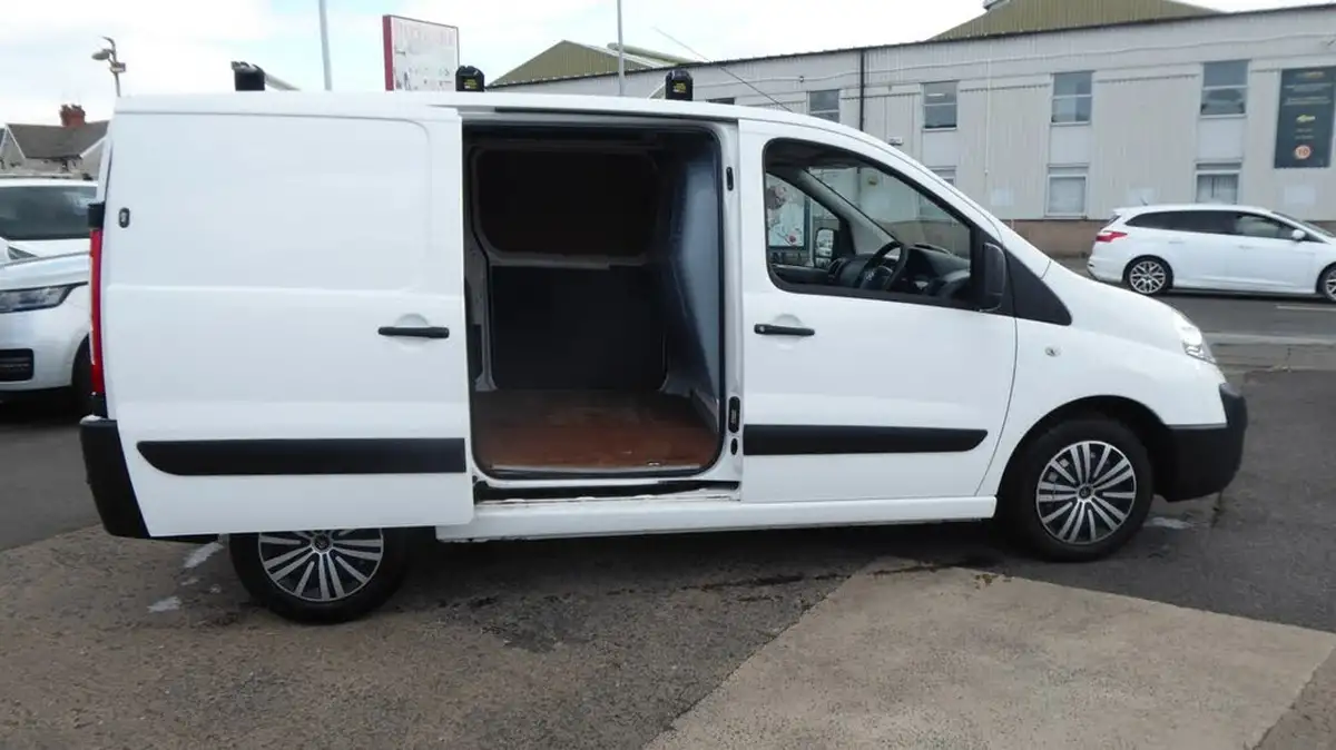 2016-citroen-dispatch-16td-enterprise-panel-big-12
