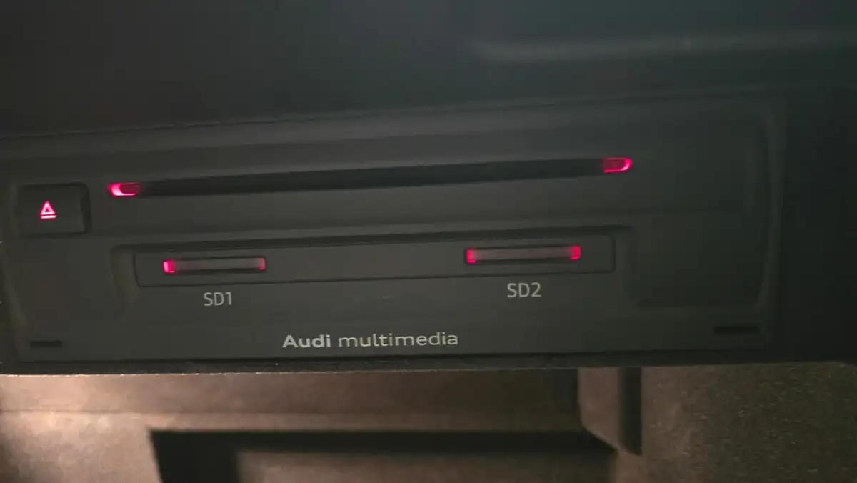 2013-audi-s3-20-sportback-5d-s-tronic-big-19