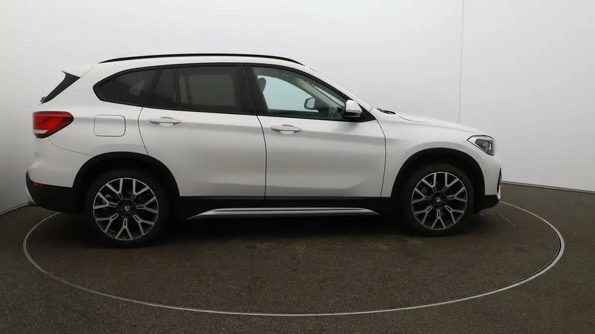 2021-bmw-x1-20-xdrive20i-xline-big-8