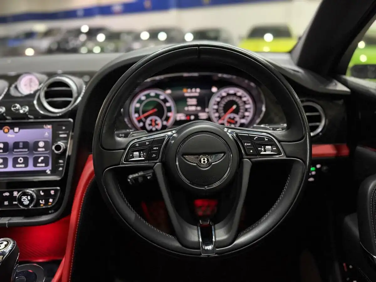 2019-bentley-bentayga-40-v8-big-50