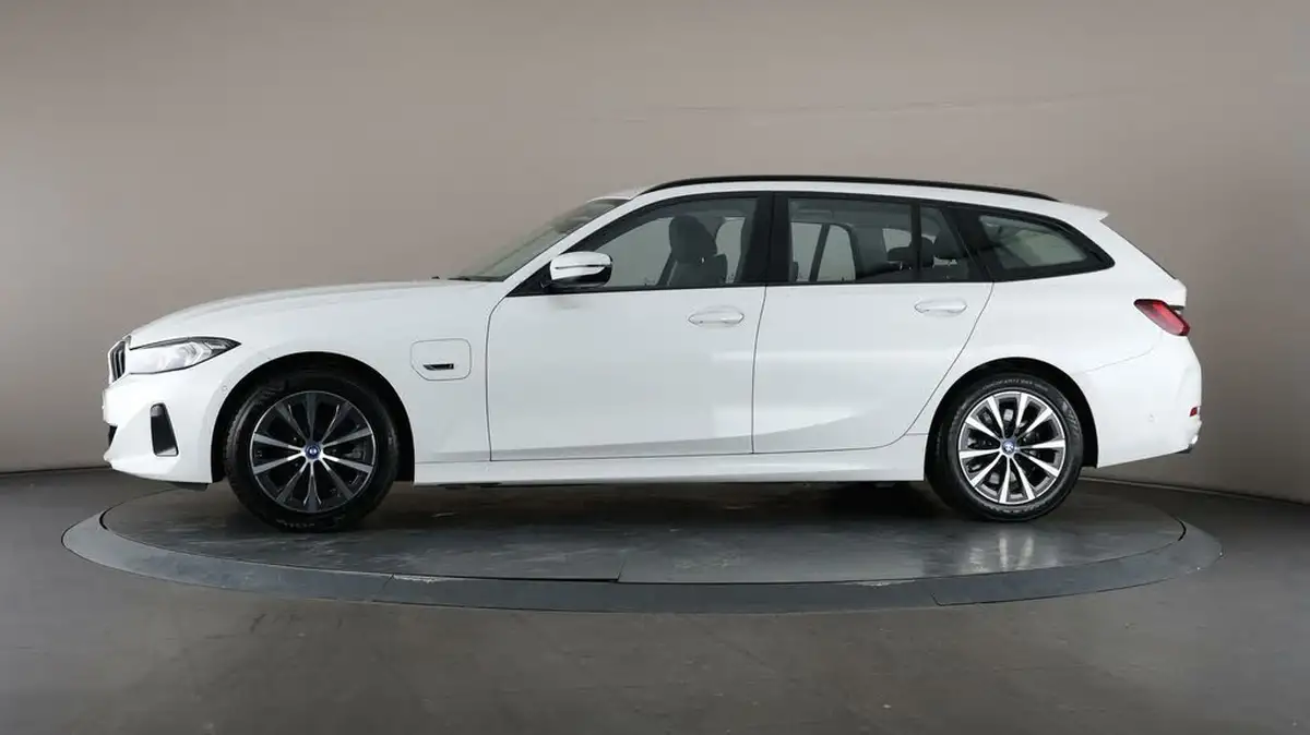 2022-bmw-3-series-20-330e-sport-touring-5d-big-34