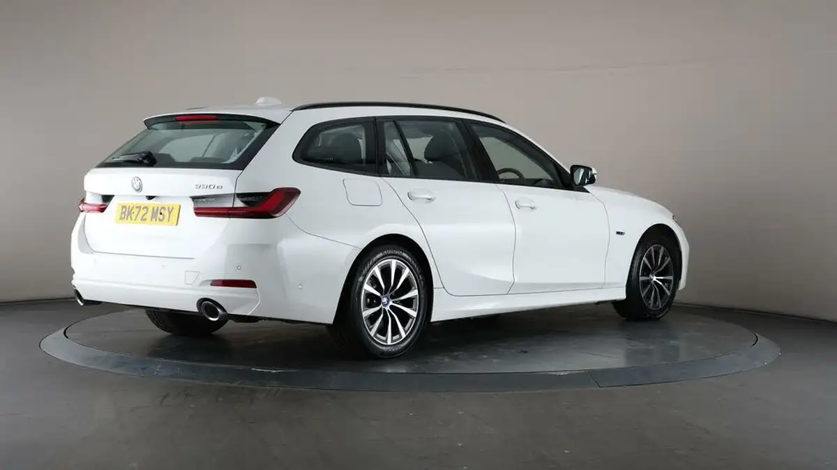 2022-bmw-3-series-20-330e-sport-touring-5d-big-62