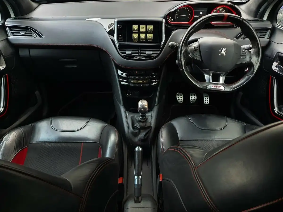 2017-peugeot-208-16-thp-gti-prestige-big-12