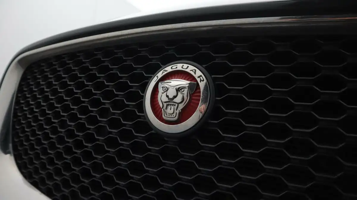 2020-jaguar-f-pace-20-i4d-portfolio-180ps-auto-big-20