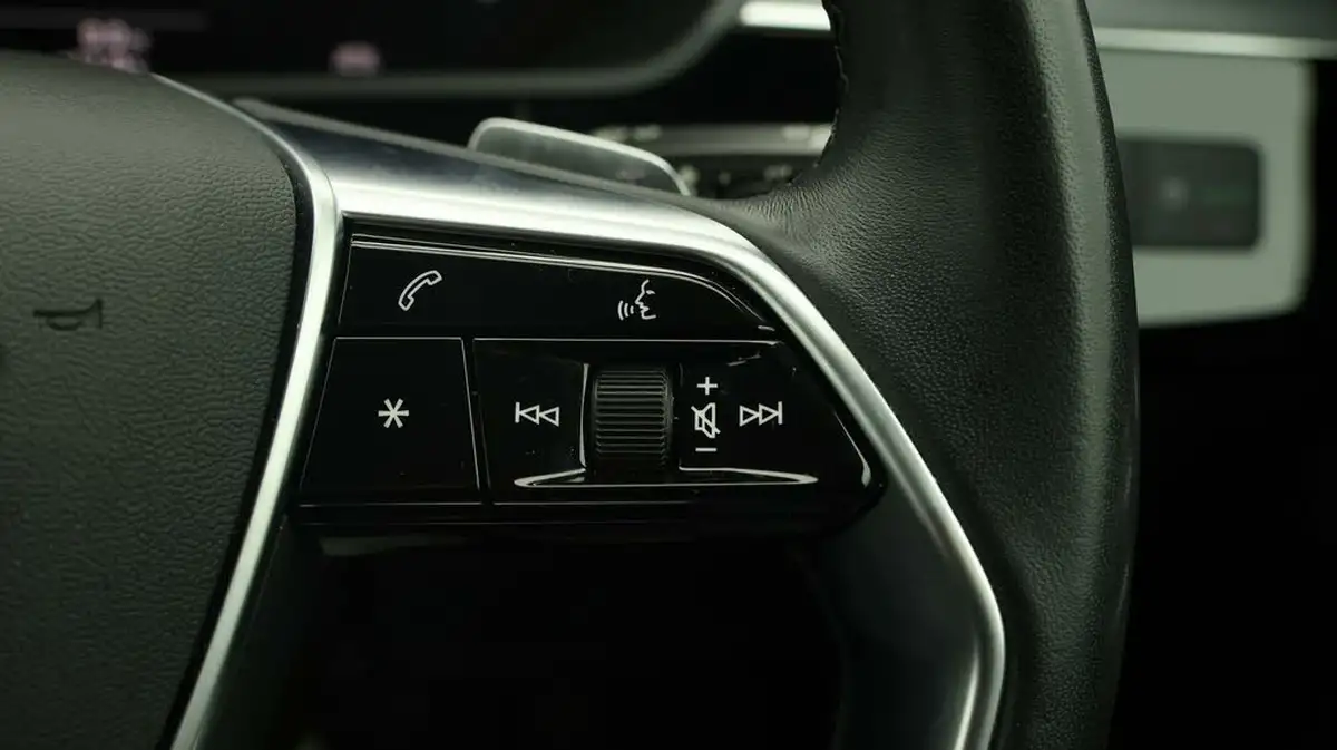 2021-audi-e-tron-50e-technik-station-wagon-big-21