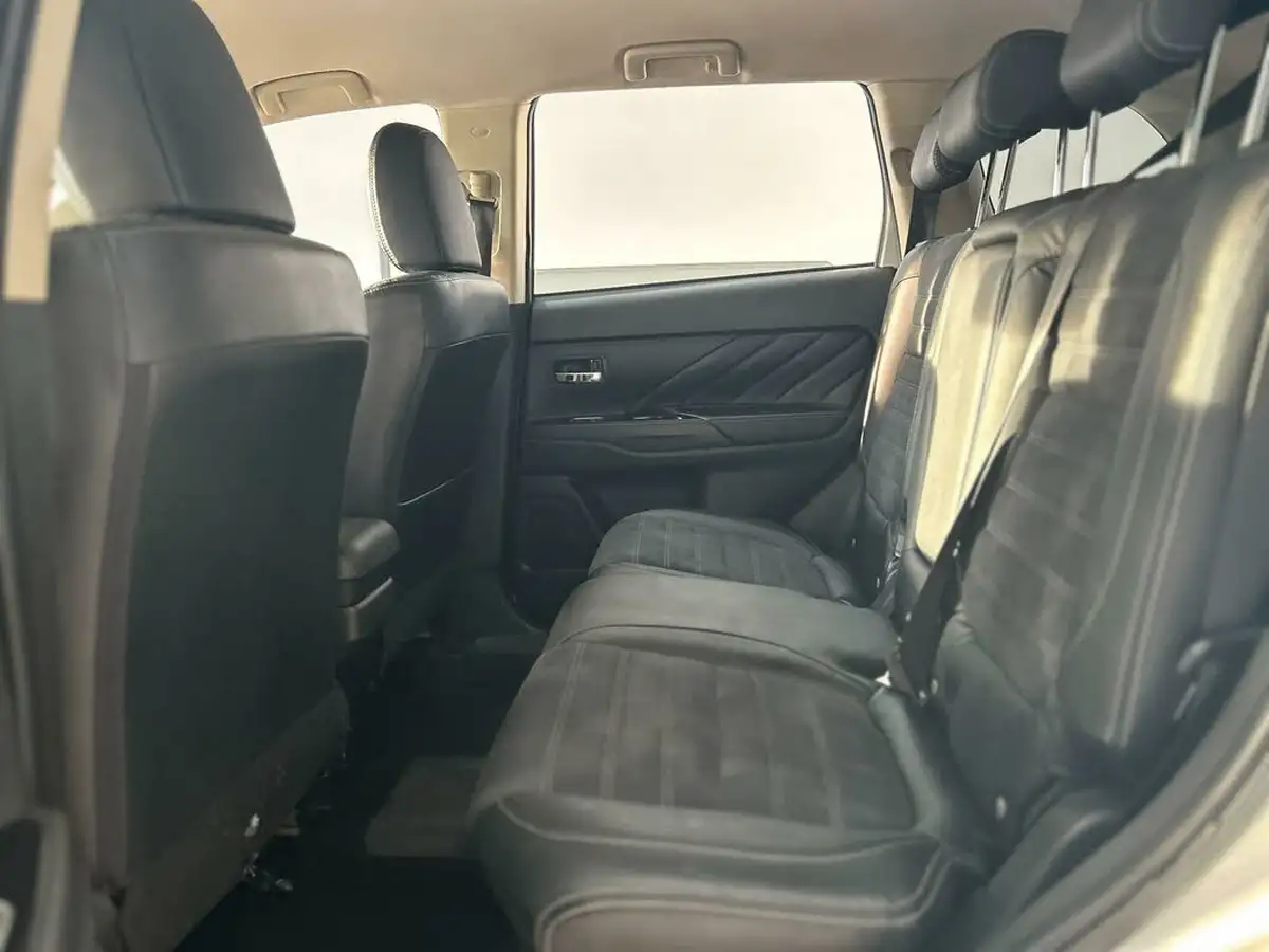 2016-mitsubishi-outlander-20-gx3h-phev-5st-big-16
