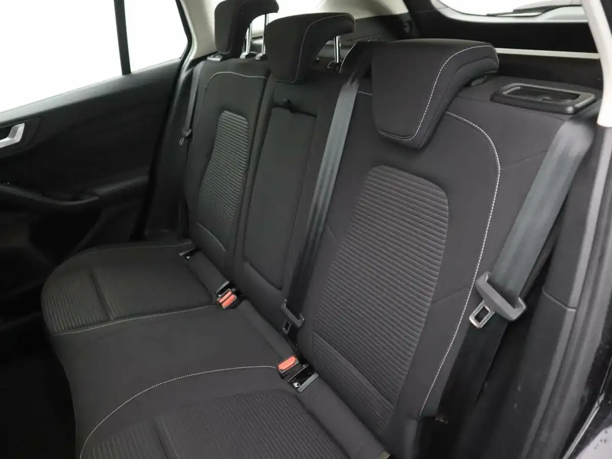 2020-ford-focus-15-titanium-estate-big-14