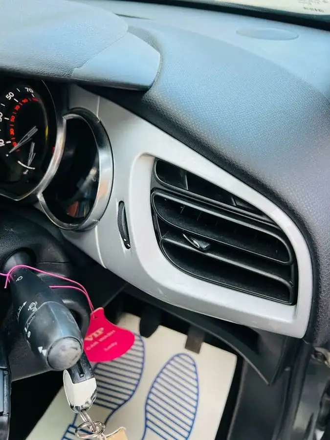 2014-citroen-ds3-12-dsign-plus-big-23
