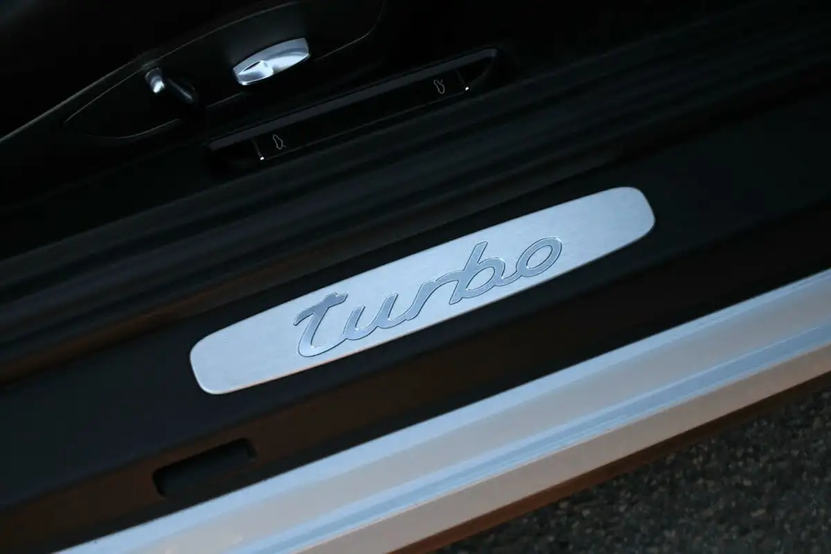 2015-porsche-911-38-turbo-coupe-big-36