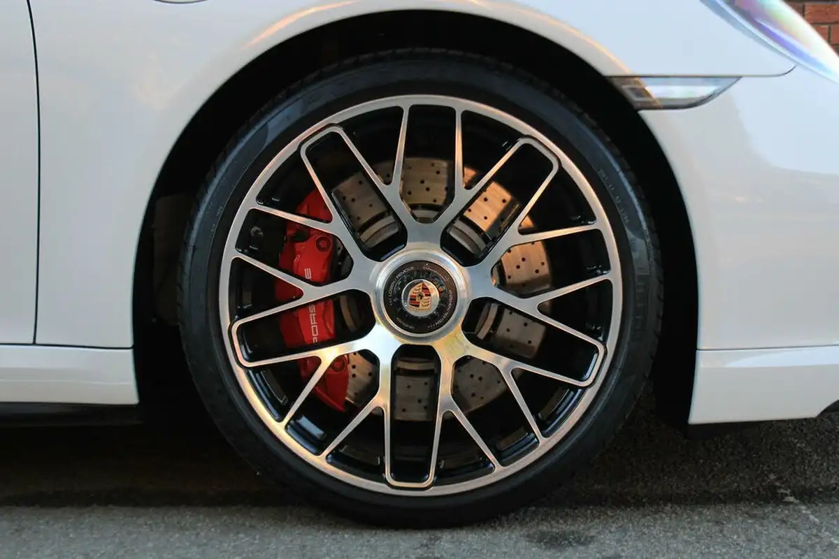 2015-porsche-911-38-turbo-coupe-big-12