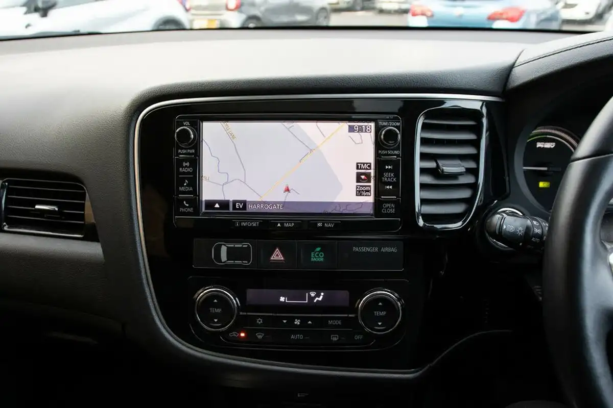 2017-mitsubishi-outlander-20-4hs-phev-5st-big-27
