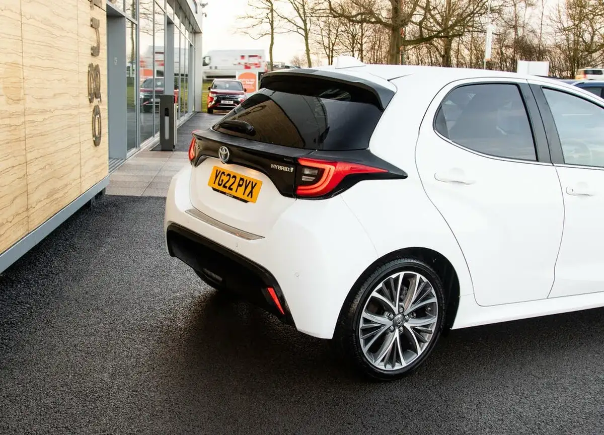 2022-toyota-yaris-15-vvt-i-excel-big-9