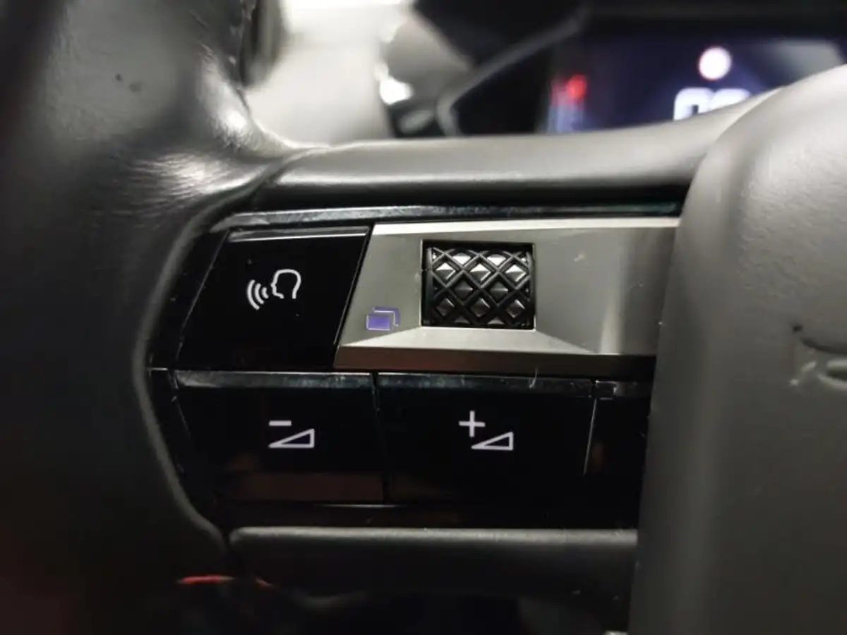 2019-ds-ds-3-crossback-12-puretech-prestige-100ps-big-13