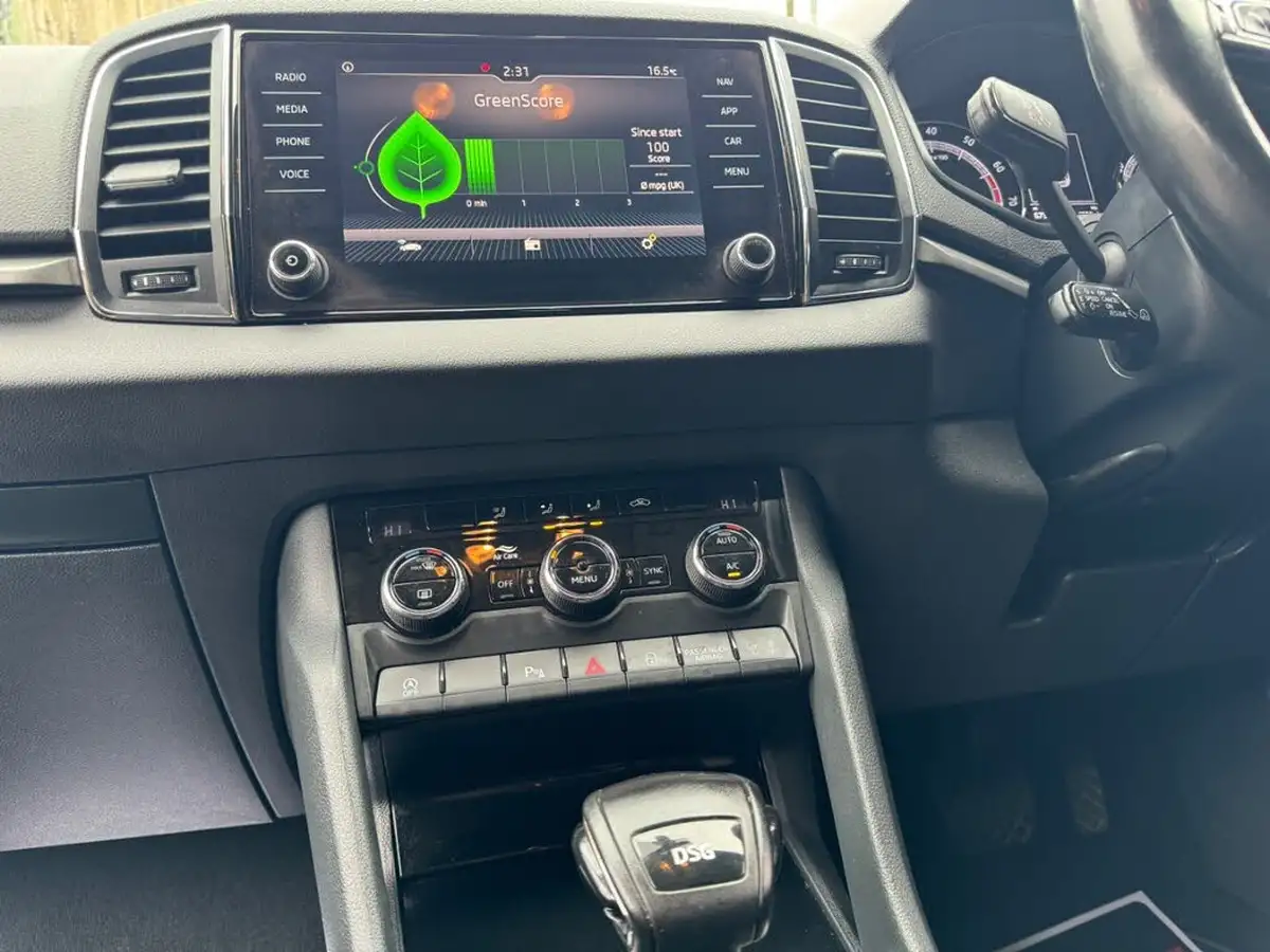 2018-skoda-karoq-15-tsi-se-technology-act-dsg-big-12