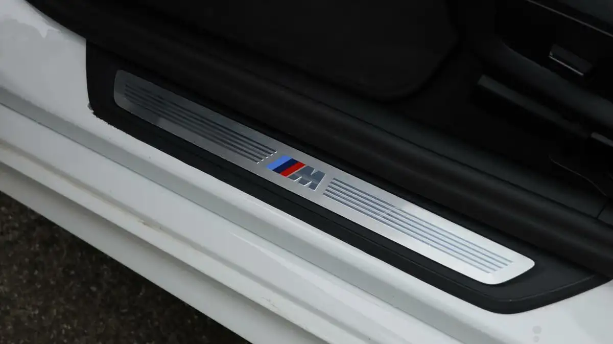 2022-bmw-5-series-20-530e-xdrive-m-sport-touring-5d-big-20
