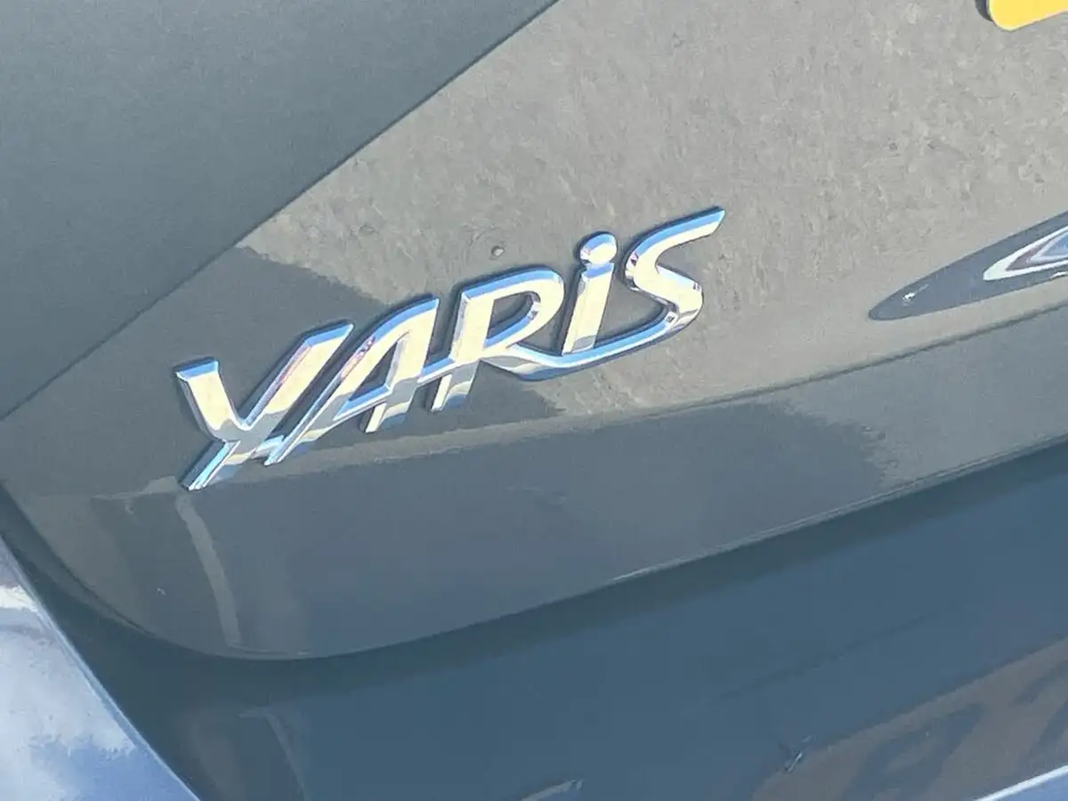 2018-toyota-yaris-15-vvt-i-icon-tech-hybrid-big-25