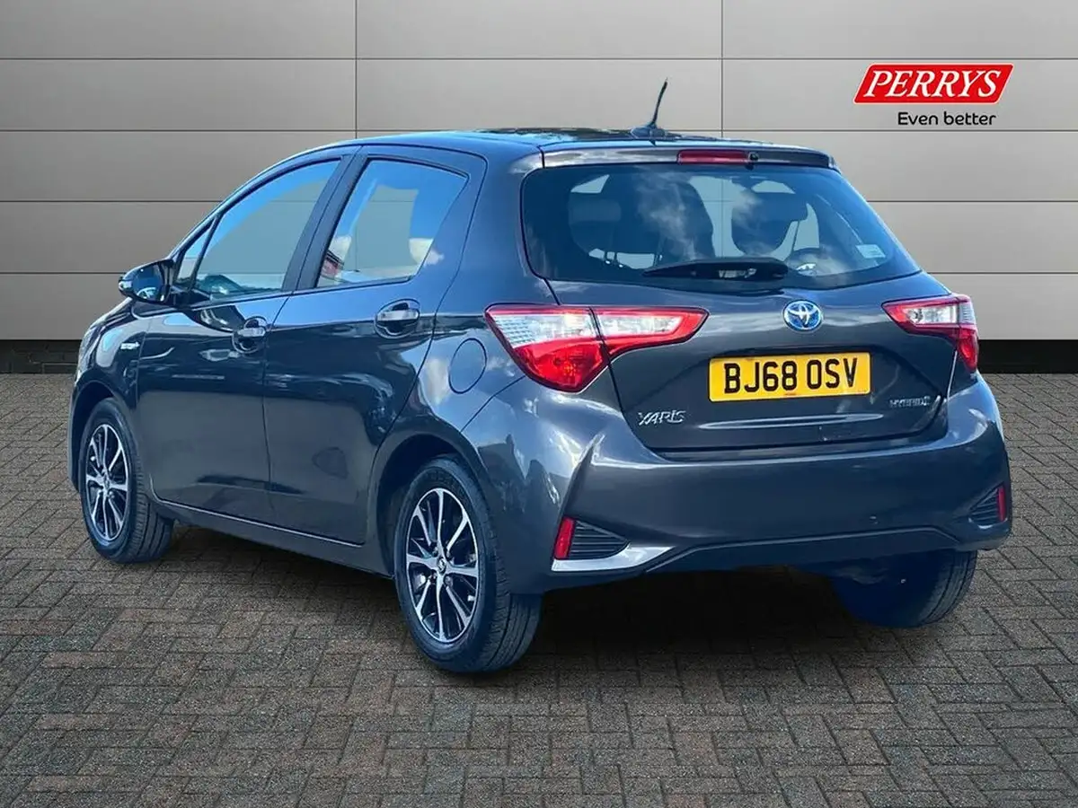 2018-toyota-yaris-15-vvt-i-icon-tech-hybrid-big-1