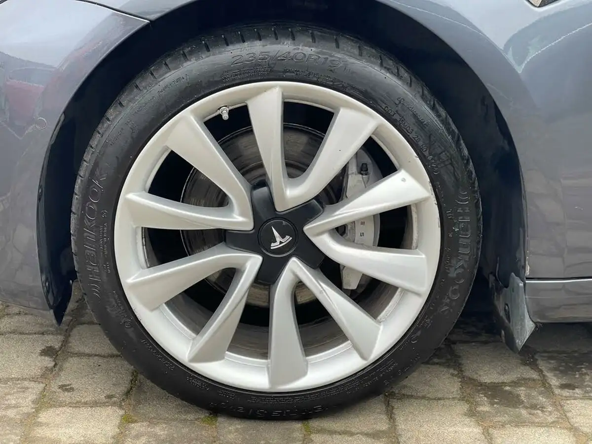 2020-tesla-model-3-e-long-range-big-34
