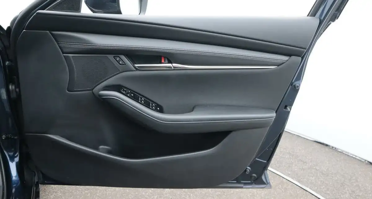 2023-mazda-mazda3-20-sport-lux-186ps-hatchback-5d-big-15