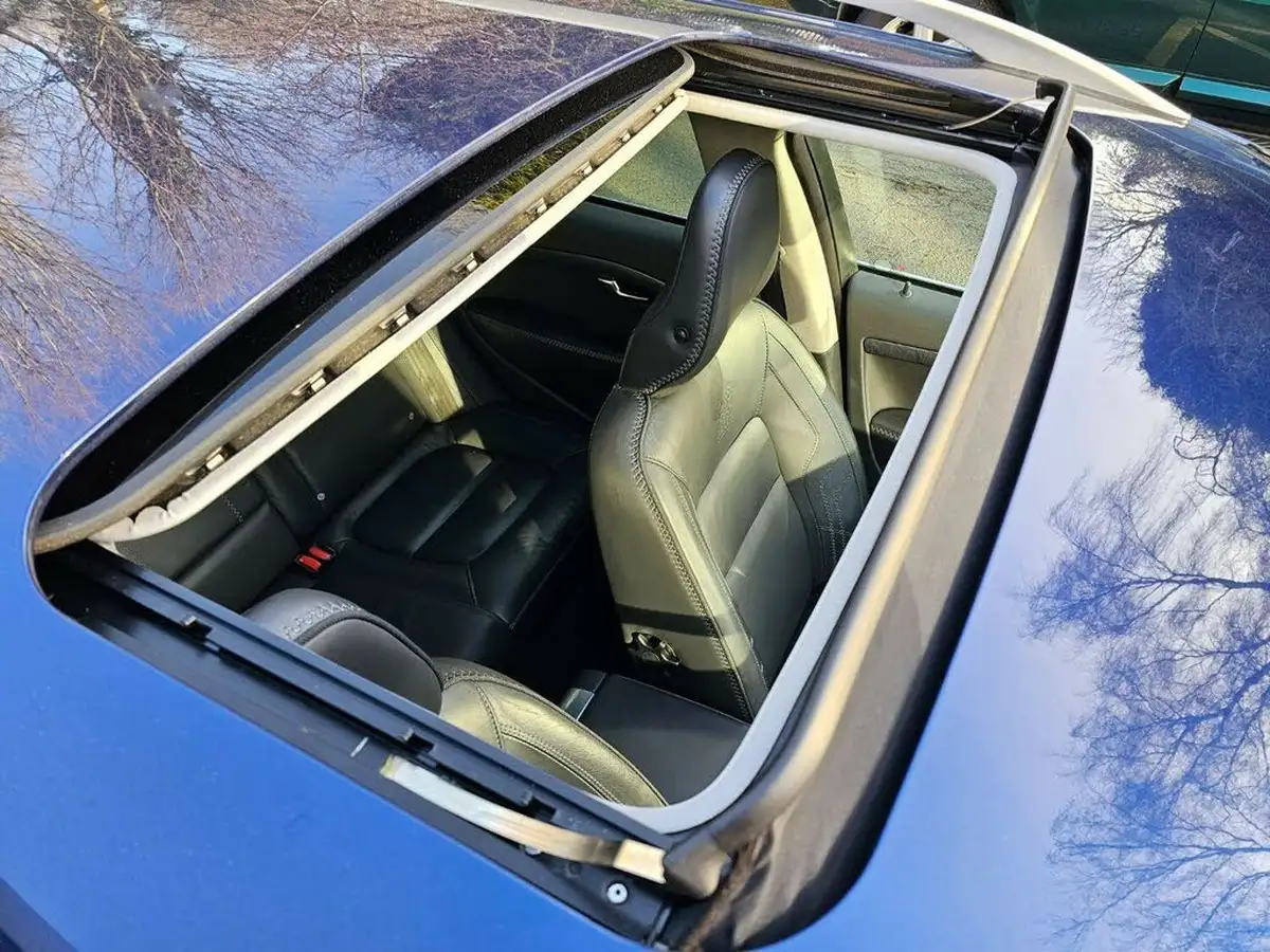 2012-volvo-v70-16-t4-se-lux-big-35
