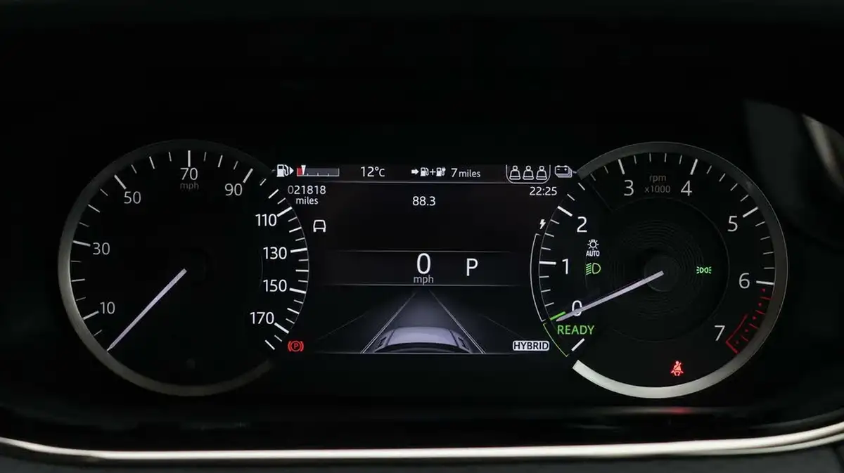 2022-land-rover-range-rover-evoque-15-p300e-r-dynamic-s-big-10