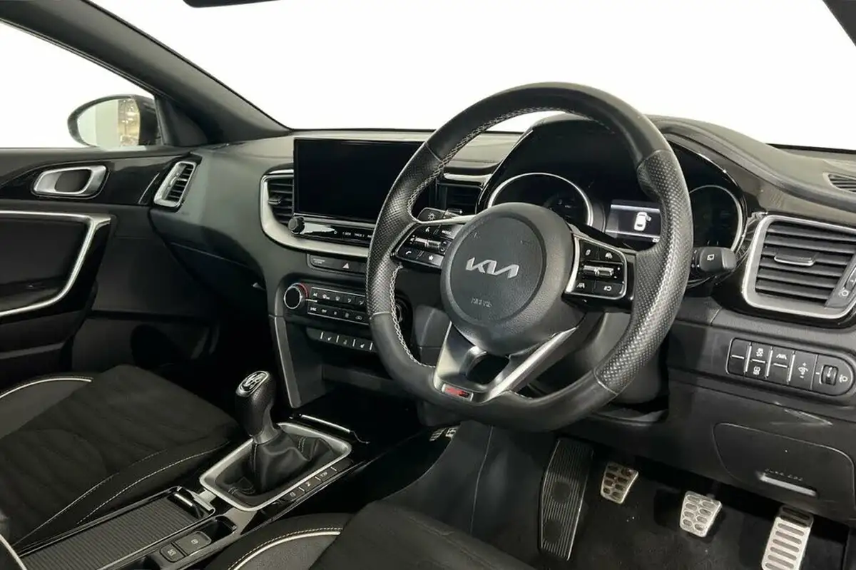 2022-kia-pro-ceed-15-t-gdi-gt-line-big-6