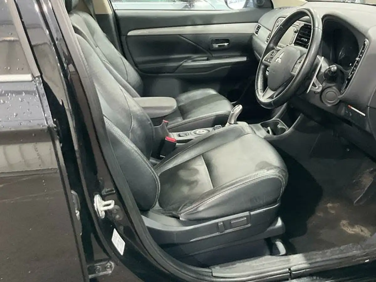 2015-mitsubishi-outlander-20-gx4h-big-10