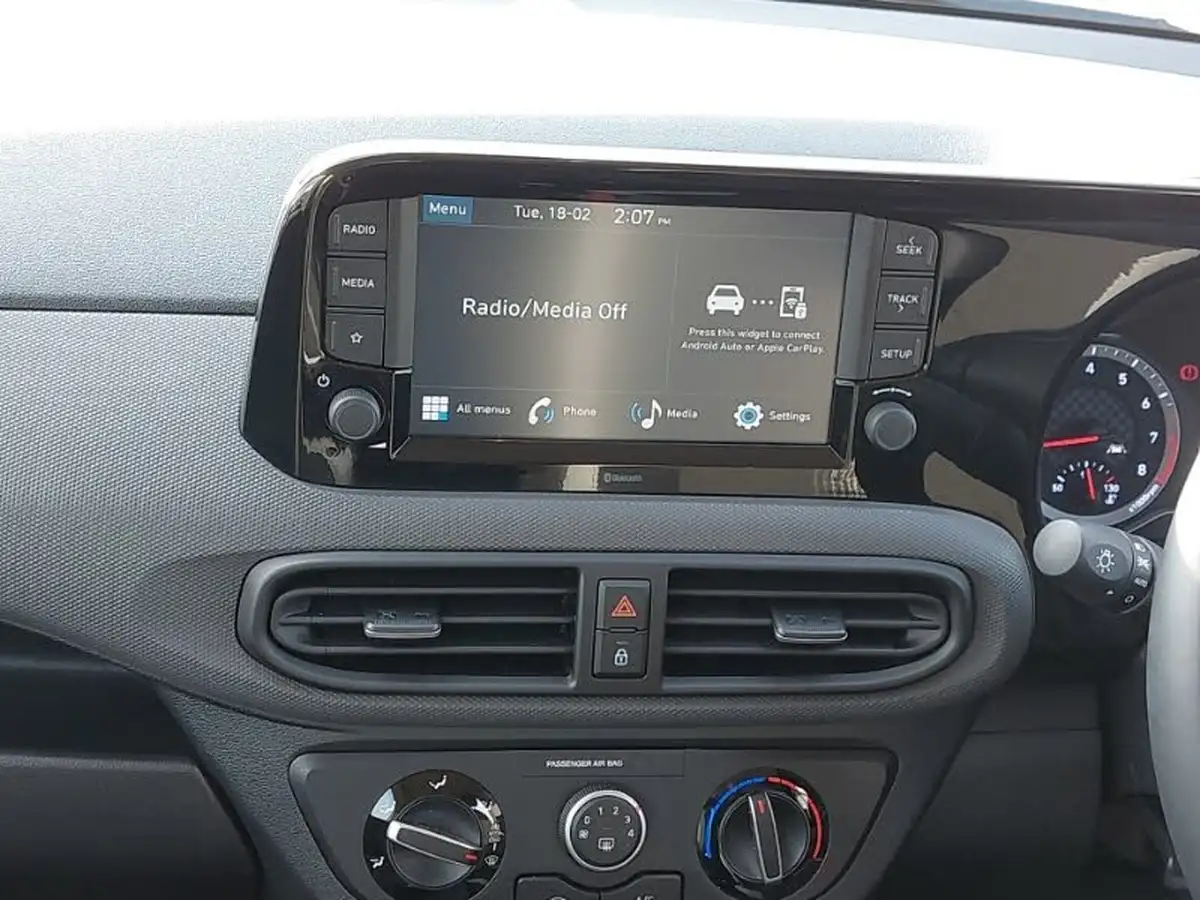 2023-hyundai-i10-12-se-connect-auto-big-10