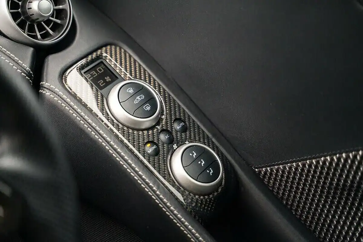 2012-mclaren-12c-38-592bhp-coupe-big-36