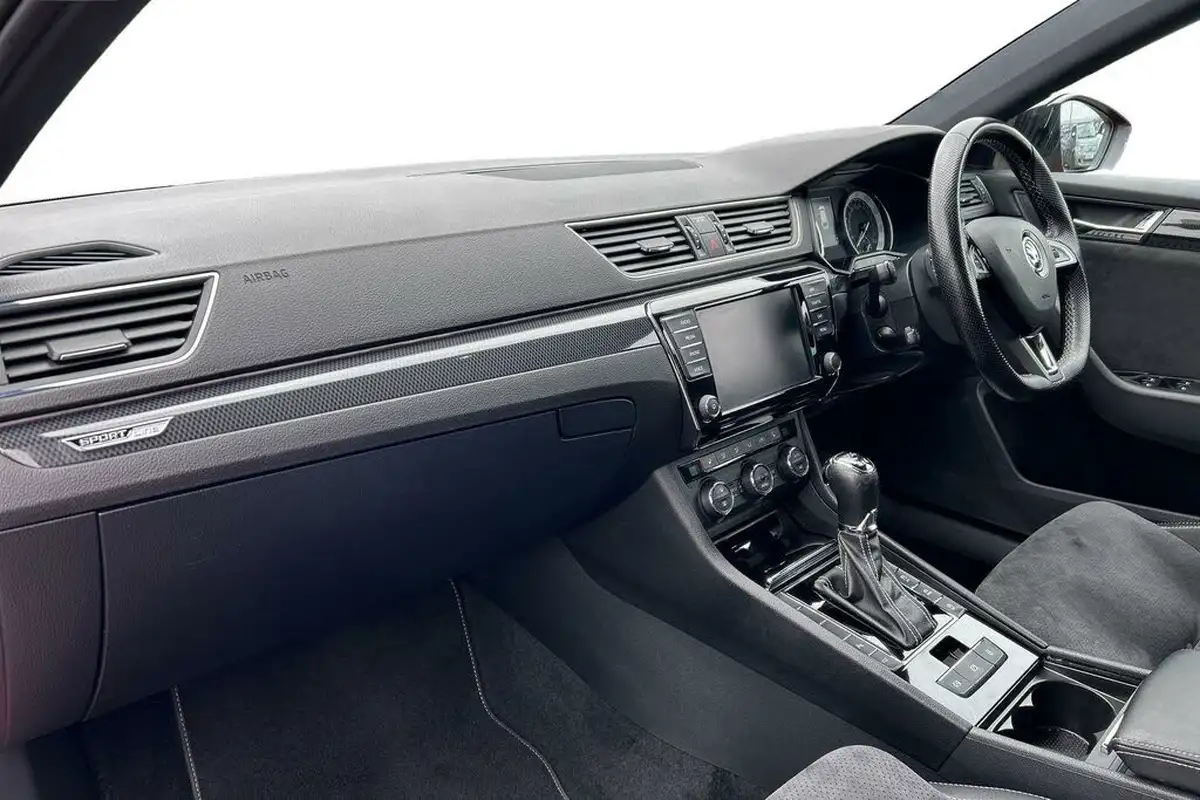 2016-skoda-superb-20tdi-scr-sportline-4x4-estate-big-1