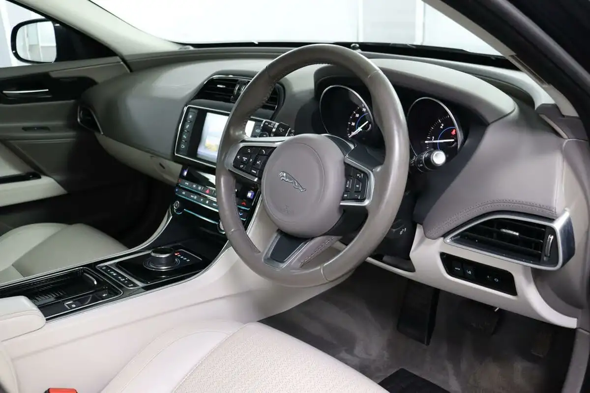 2017-jaguar-xe-20d-portfolio-180ps-ss-1999cc-auto-big-2