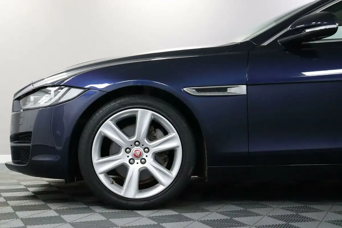 2017-jaguar-xe-20d-portfolio-180ps-ss-1999cc-auto-big-22