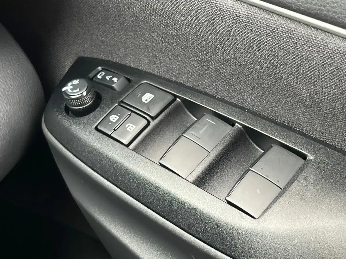 2023-mazda-mazda2-15-select-big-28