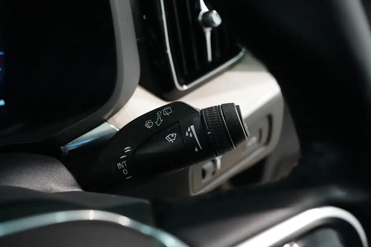 2019-volvo-xc60-20-t5-inscription-awd-big-32