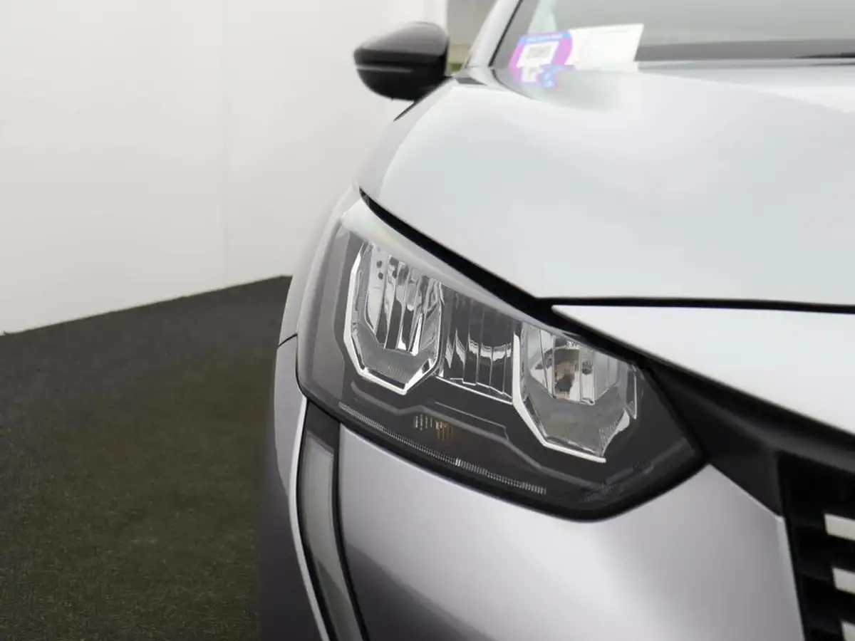 2022-peugeot-208-12-puretech-allure-premium-100bhp-eat8-big-52