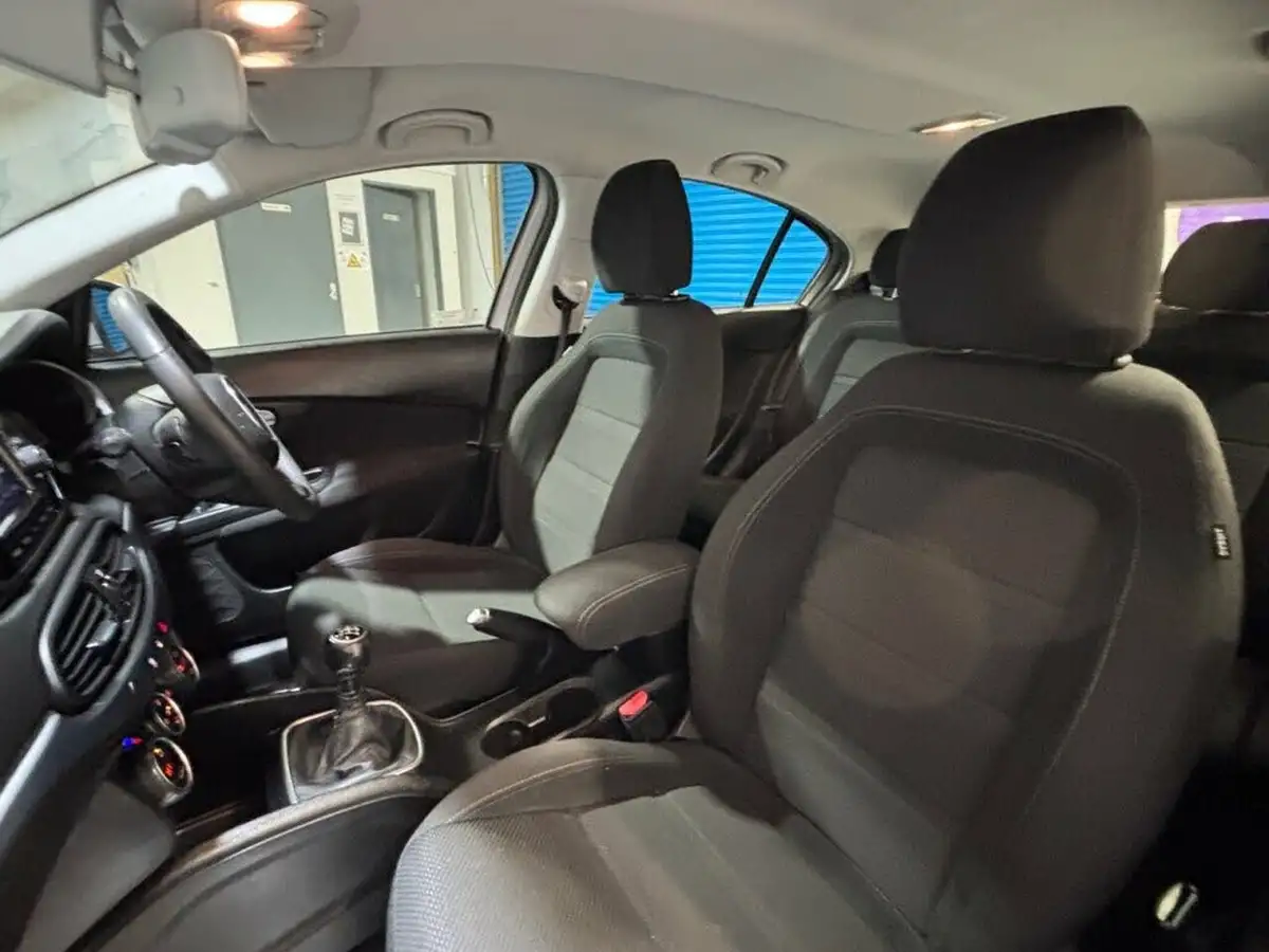 2017-fiat-tipo-14-lounge-hatchback-big-17