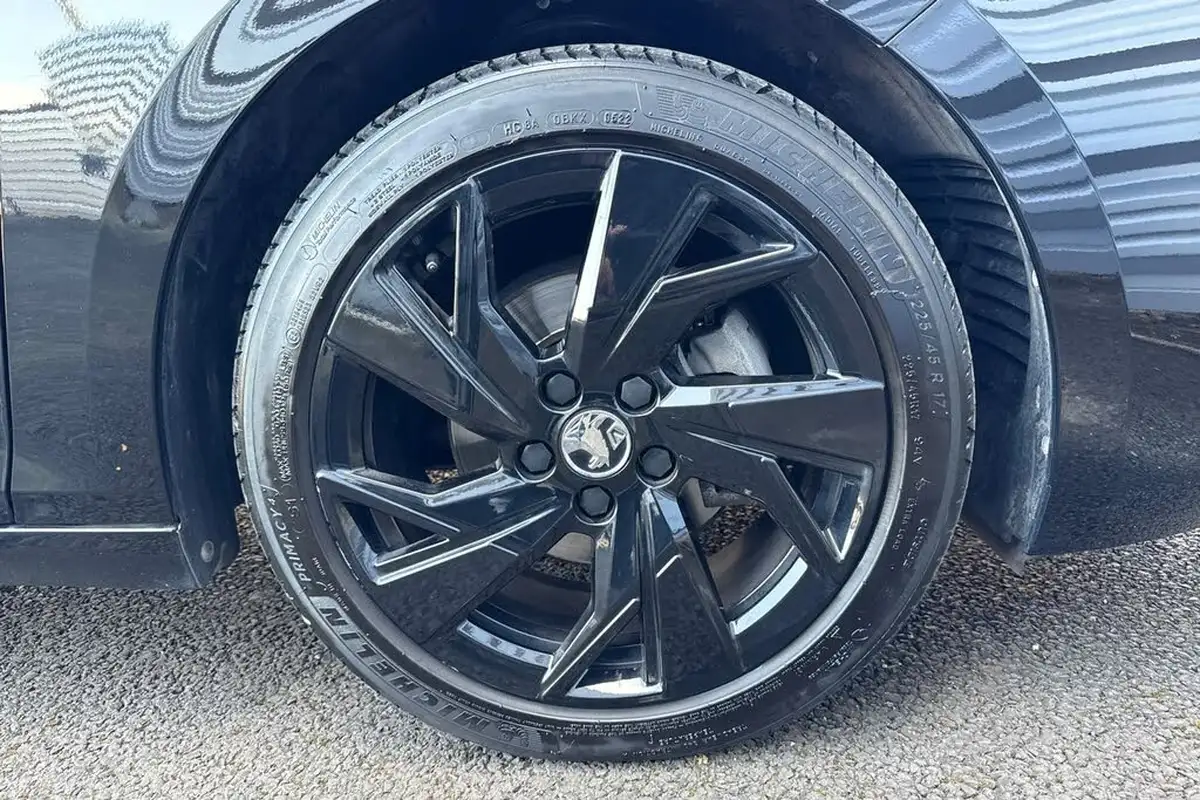 2022-vauxhall-astra-12-turbo-gs-line-hatchback-big-12