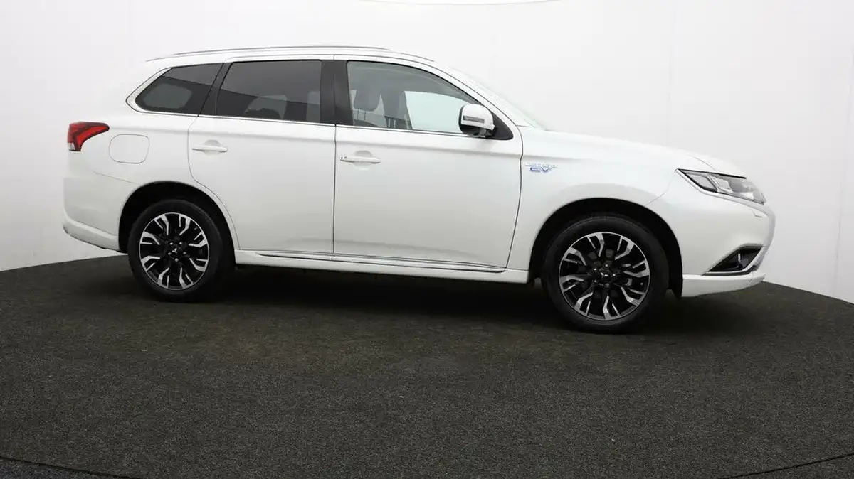 2017-mitsubishi-outlander-20-4h-phev-big-39