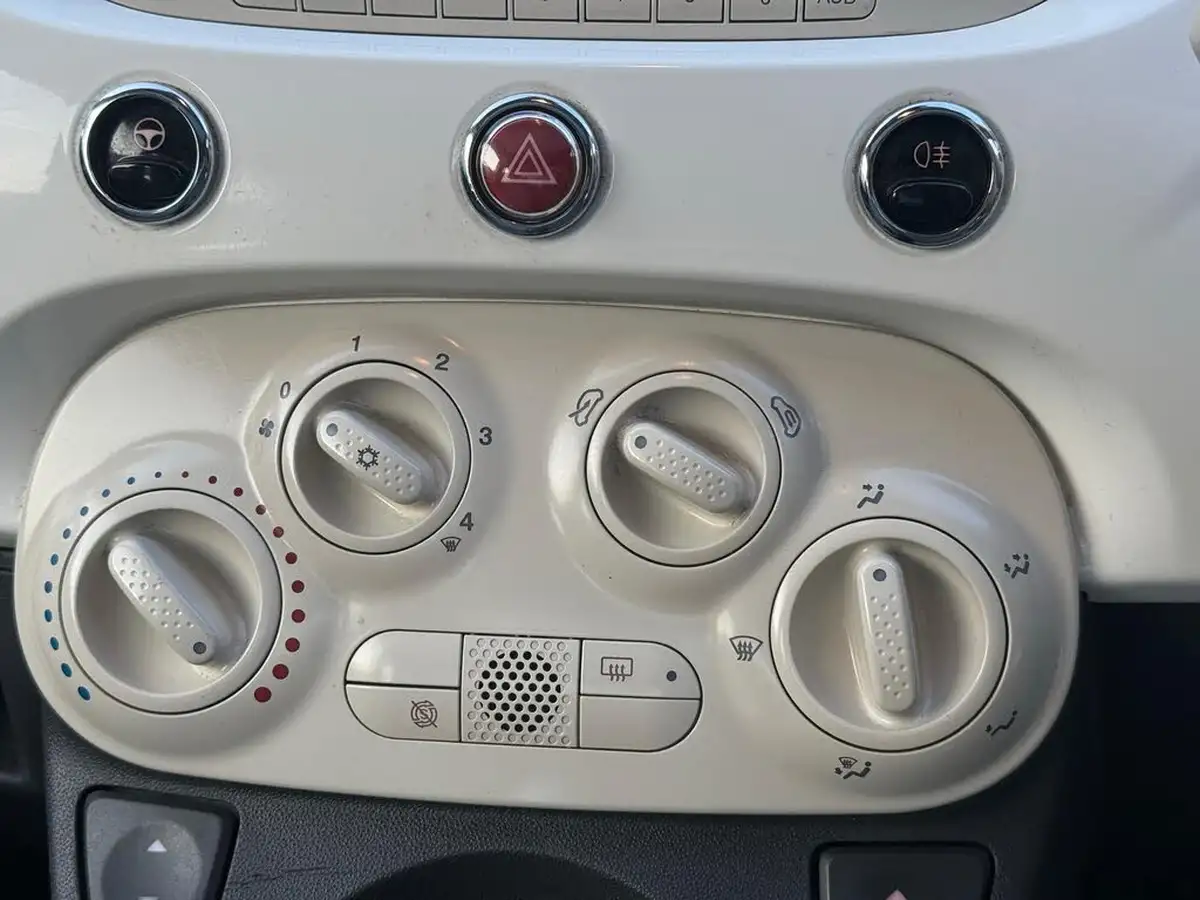 2011-fiat-500-12-lounge-big-26