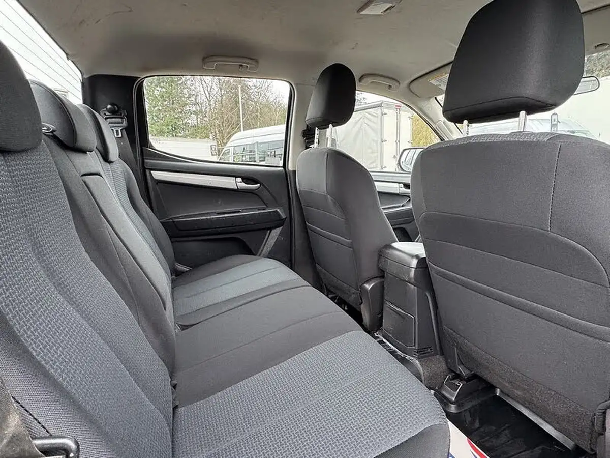 2017-isuzu-d-max-25td-yukon-huntsman-auto-big-9