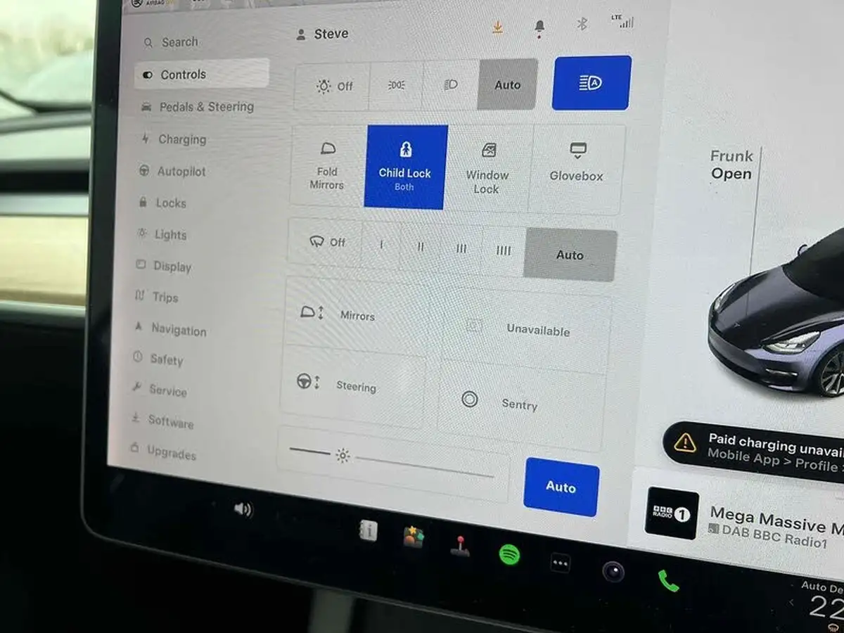 2020-tesla-model-3-e-long-range-big-52