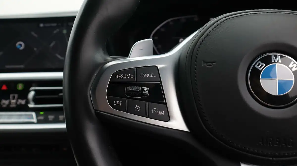 2020-bmw-3-series-20-330e-m-sport-tech-pack-saloon-4d-big-26